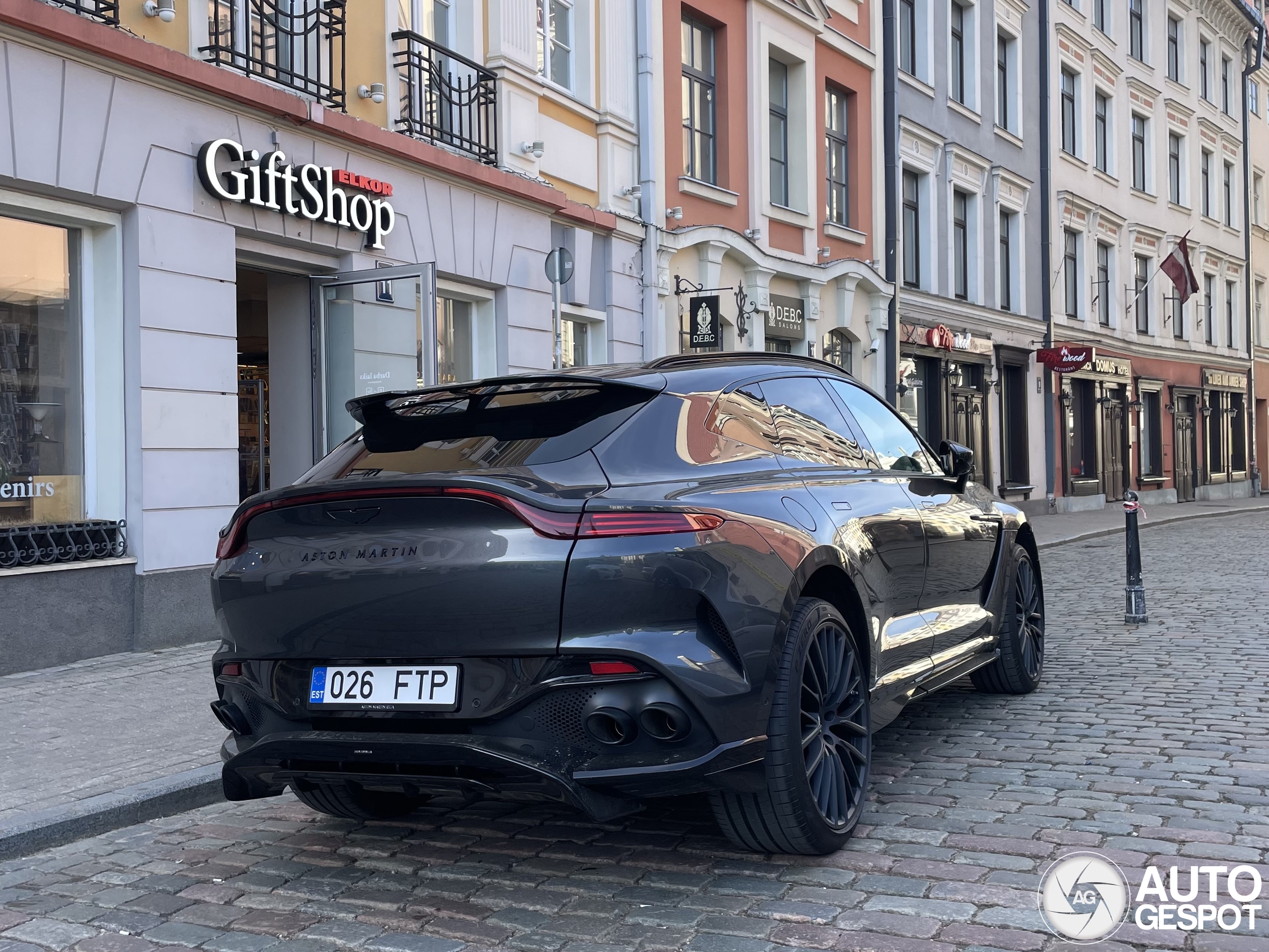 Aston Martin DBX707