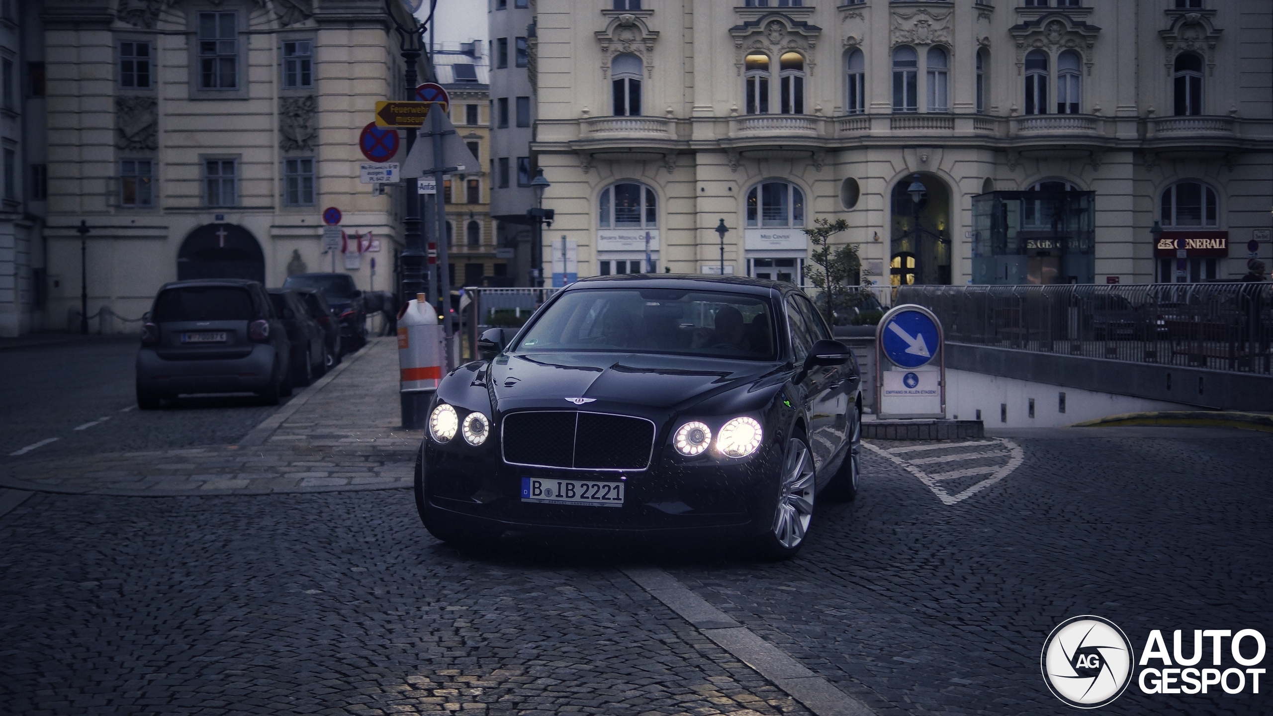 Bentley Flying Spur V8 S