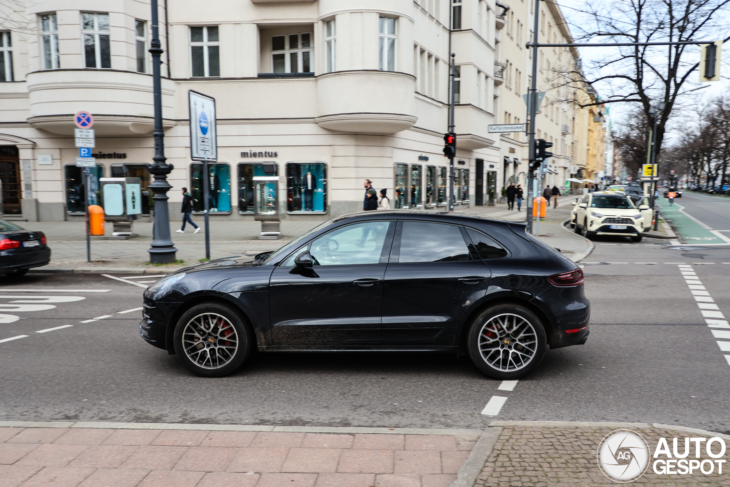 Porsche 95B Macan Turbo