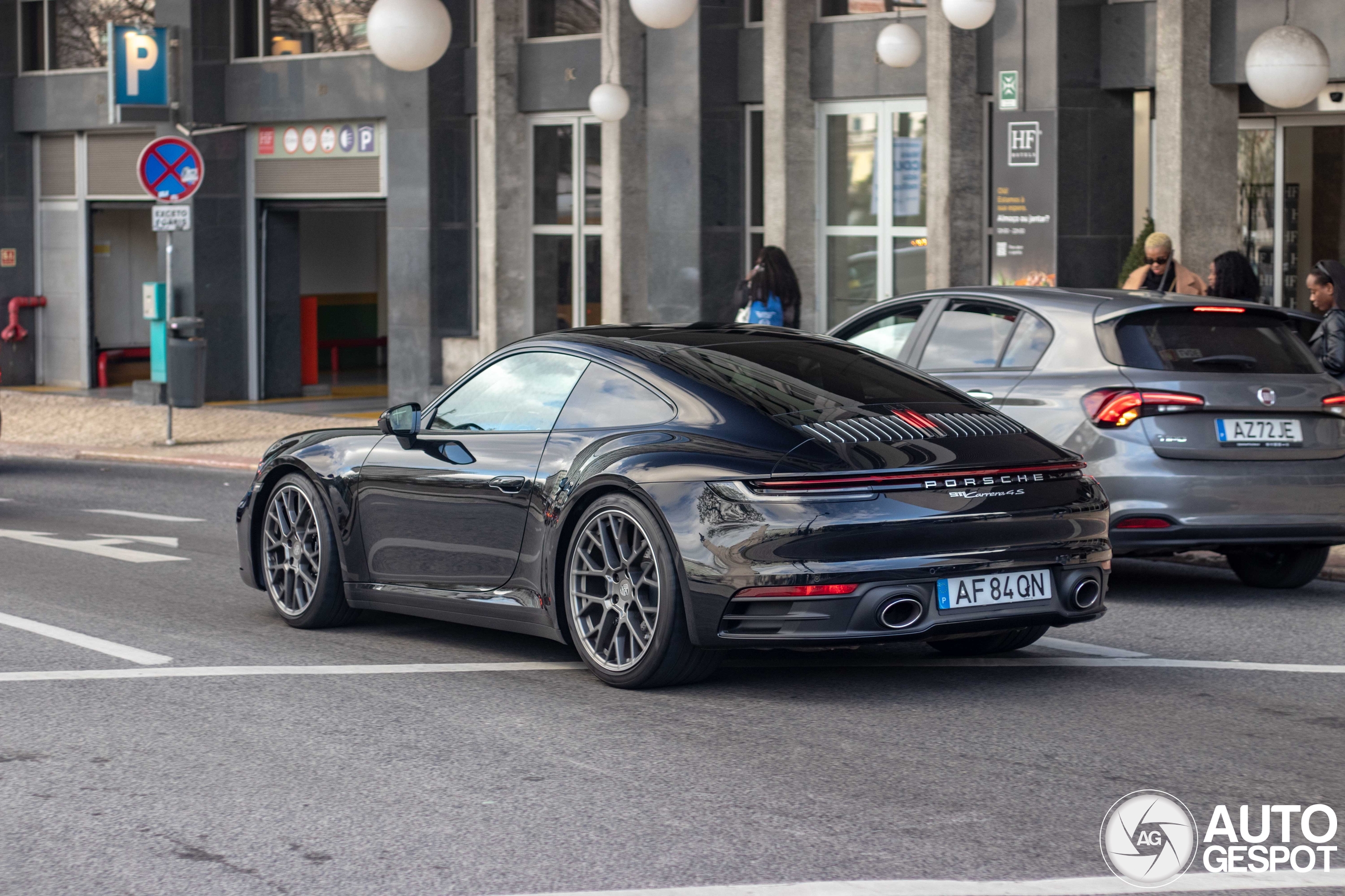 Porsche 992 Carrera 4S