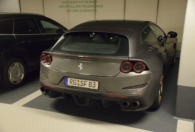 Ferrari GTC4Lusso