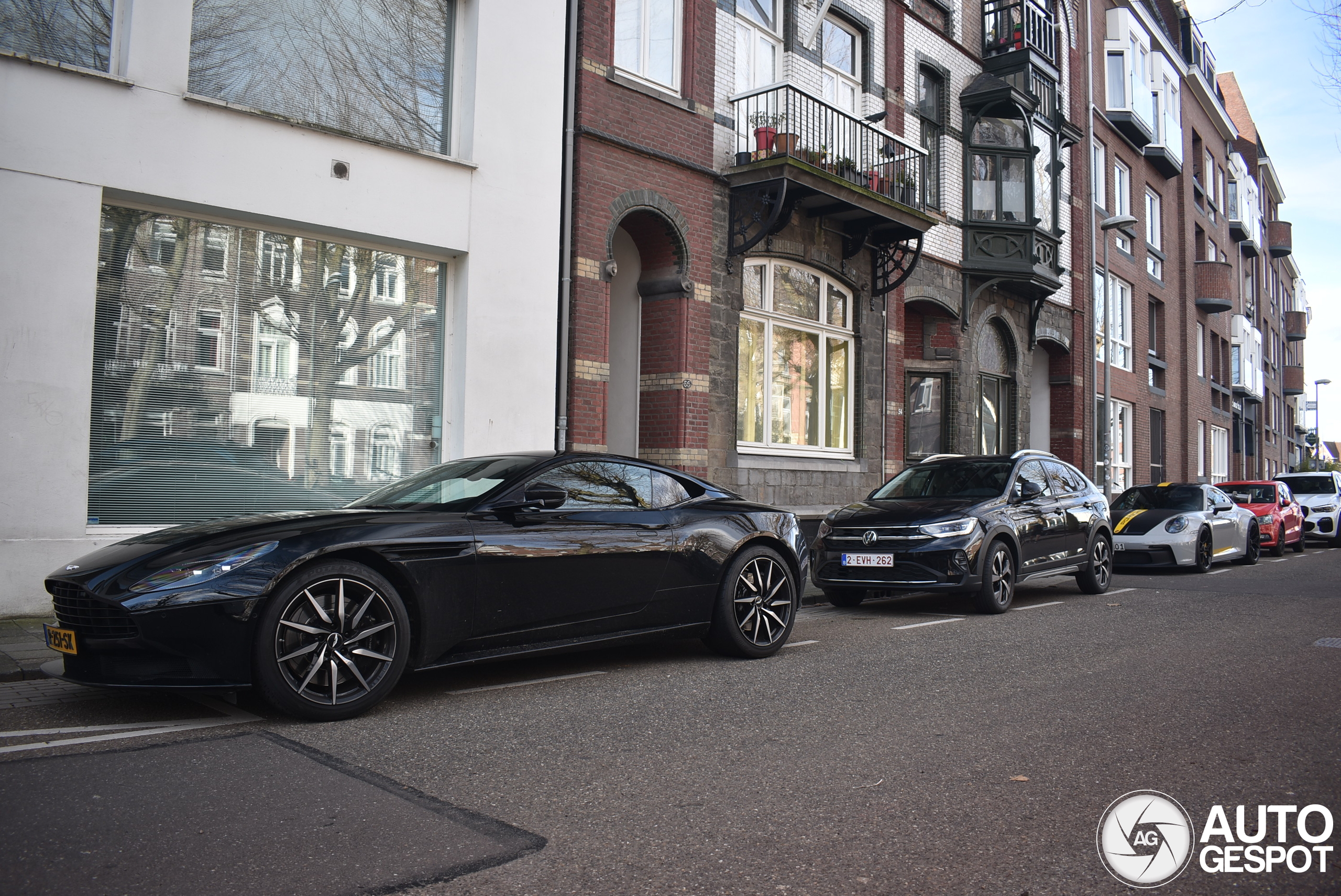 Aston Martin DB11 V8