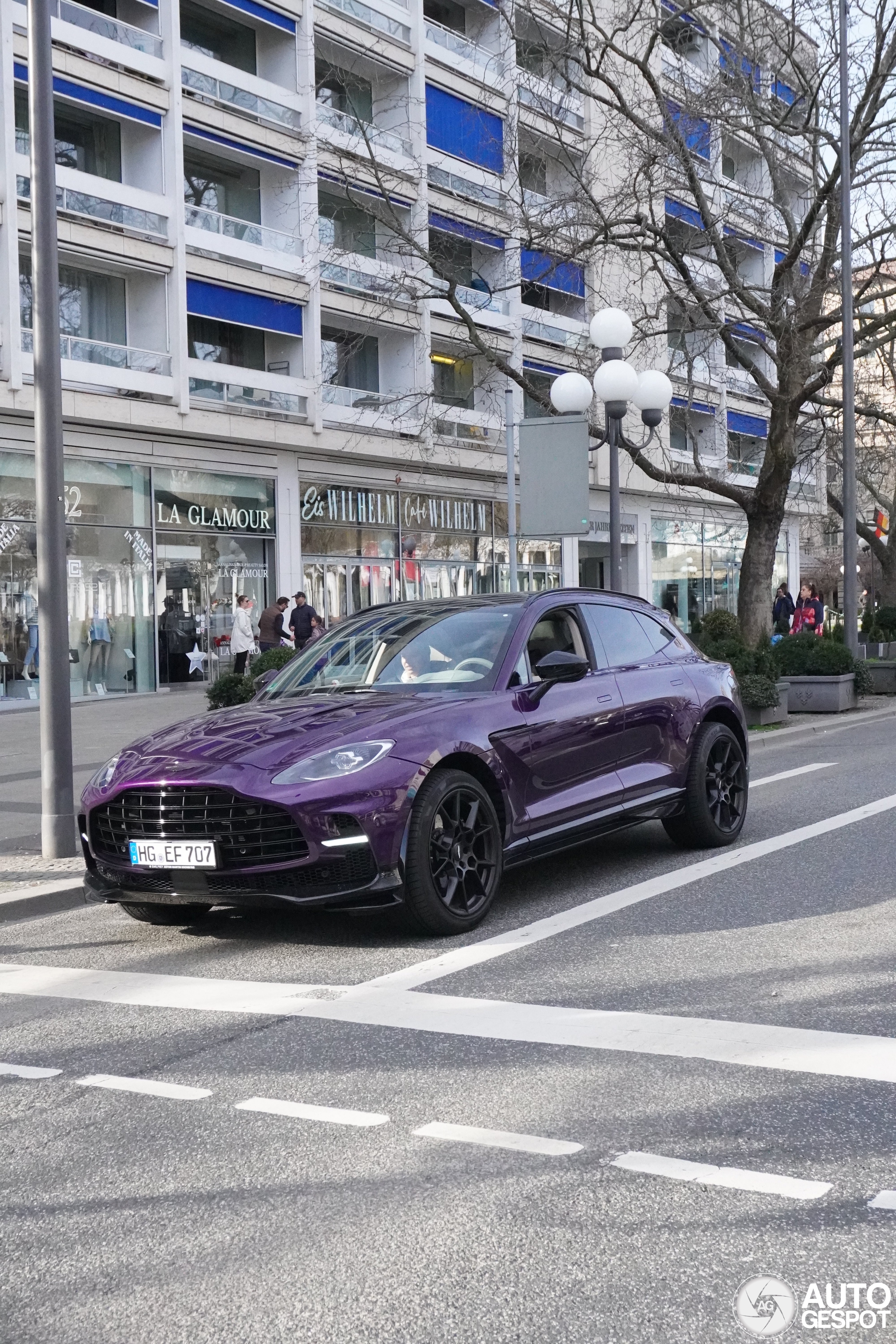 Aston Martin DBX707