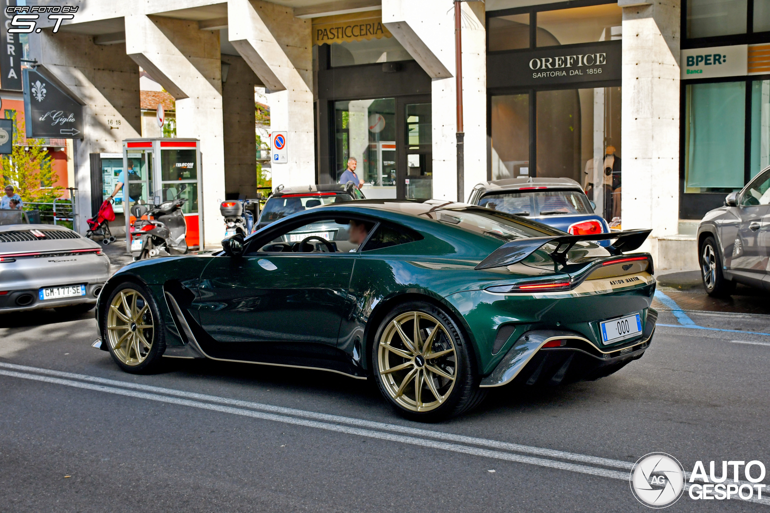 Ein atemberaubender Vantage V12 erscheint in Cernobbio