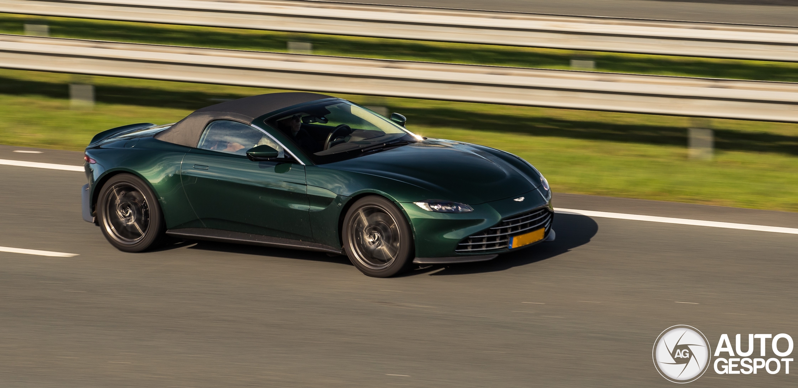 Aston Martin V8 Vantage Roadster 2020