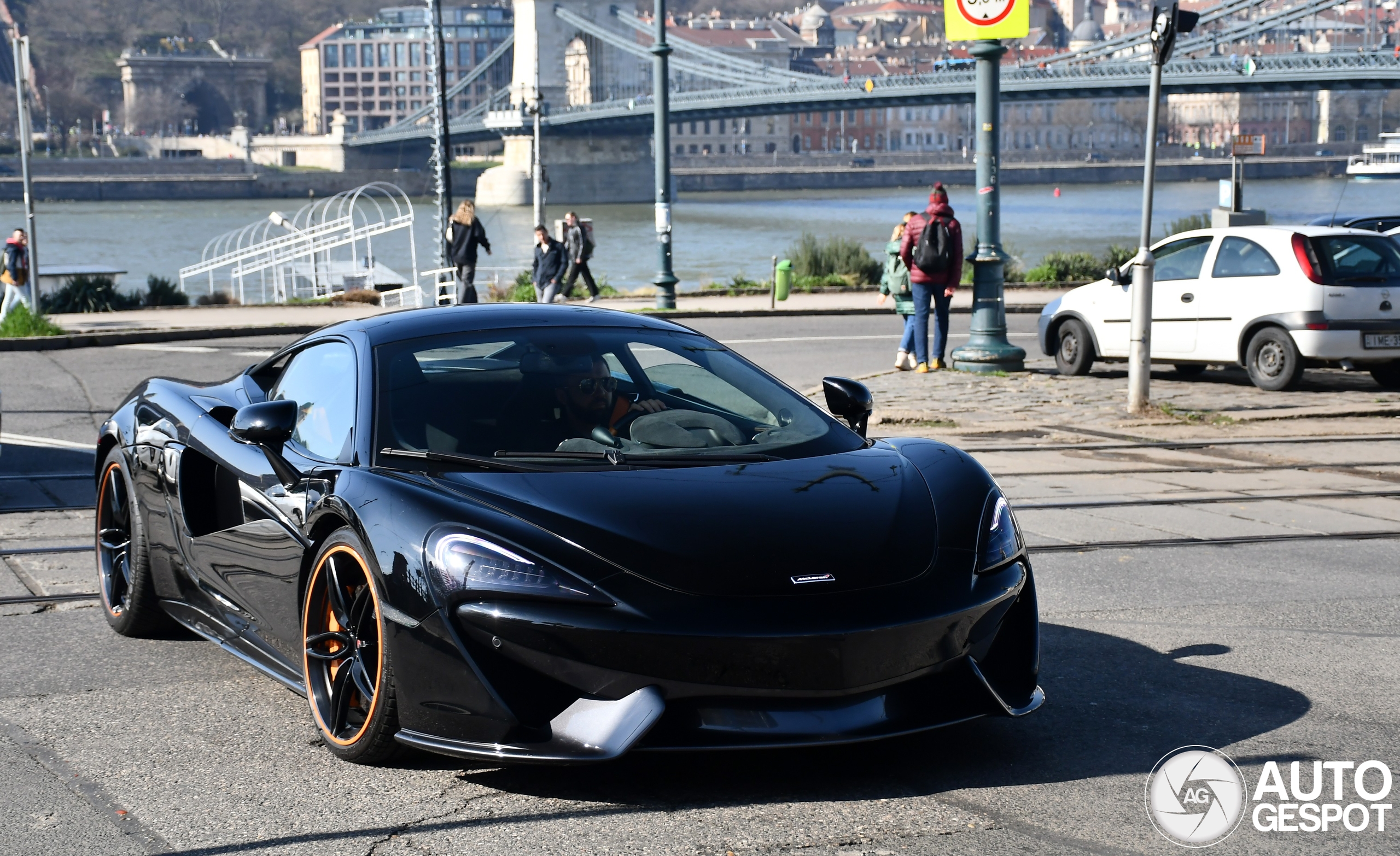 McLaren 570S