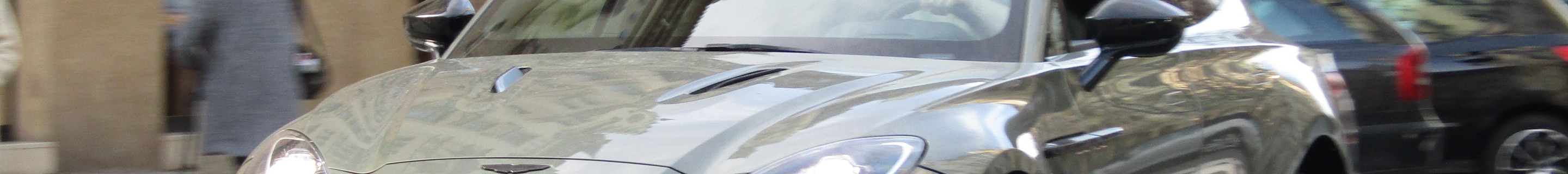 Aston Martin DBX707