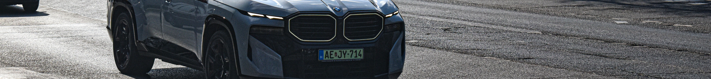 BMW XM G09 Label Red