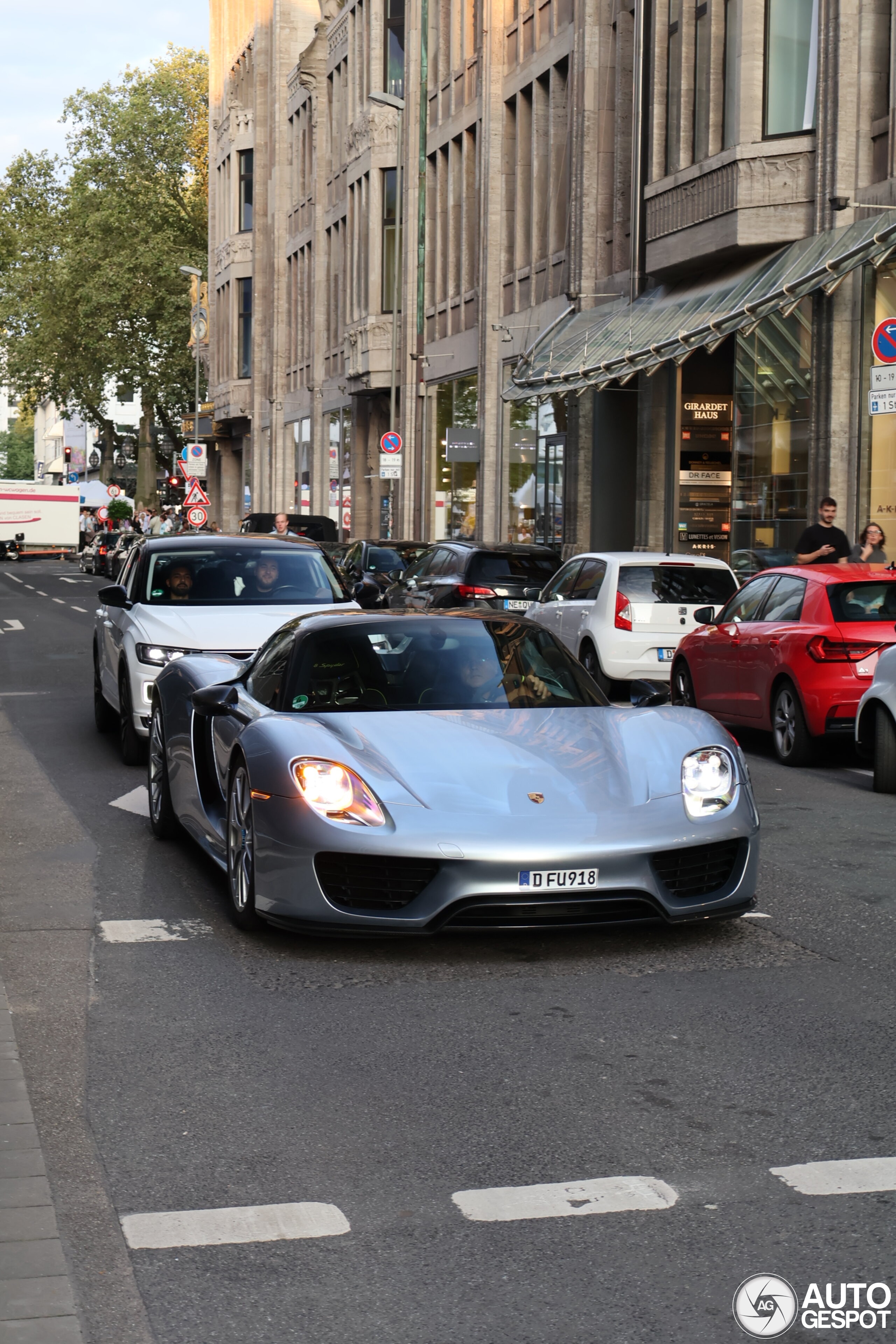 Porsche 918 Spyder Weissach Package