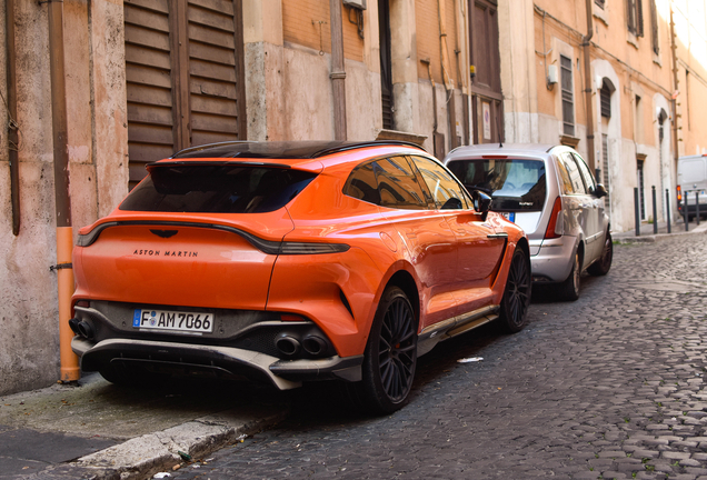 Aston Martin DBX707