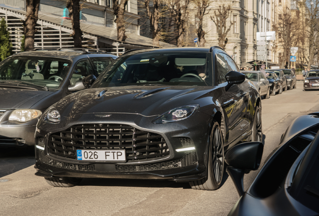 Aston Martin DBX707