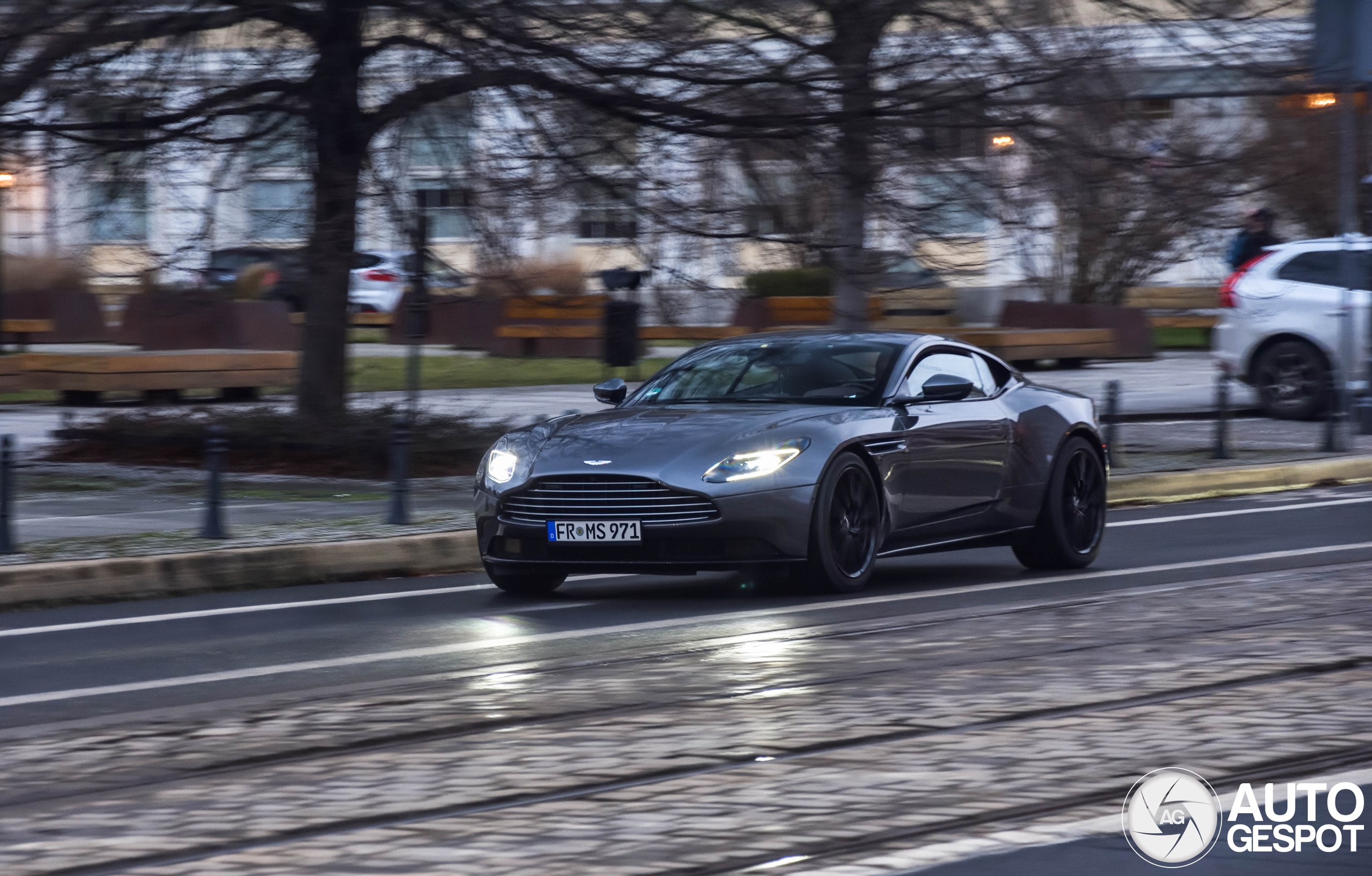 Aston Martin DB11 V8