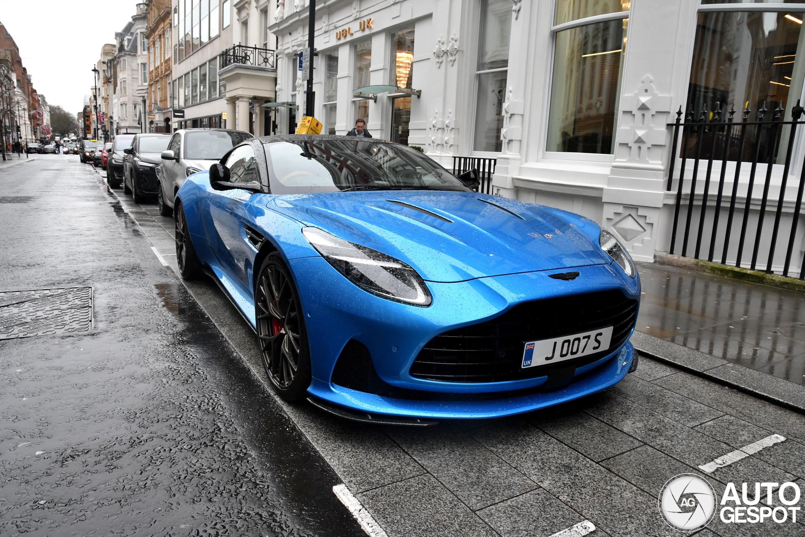 Aston Martin DB12