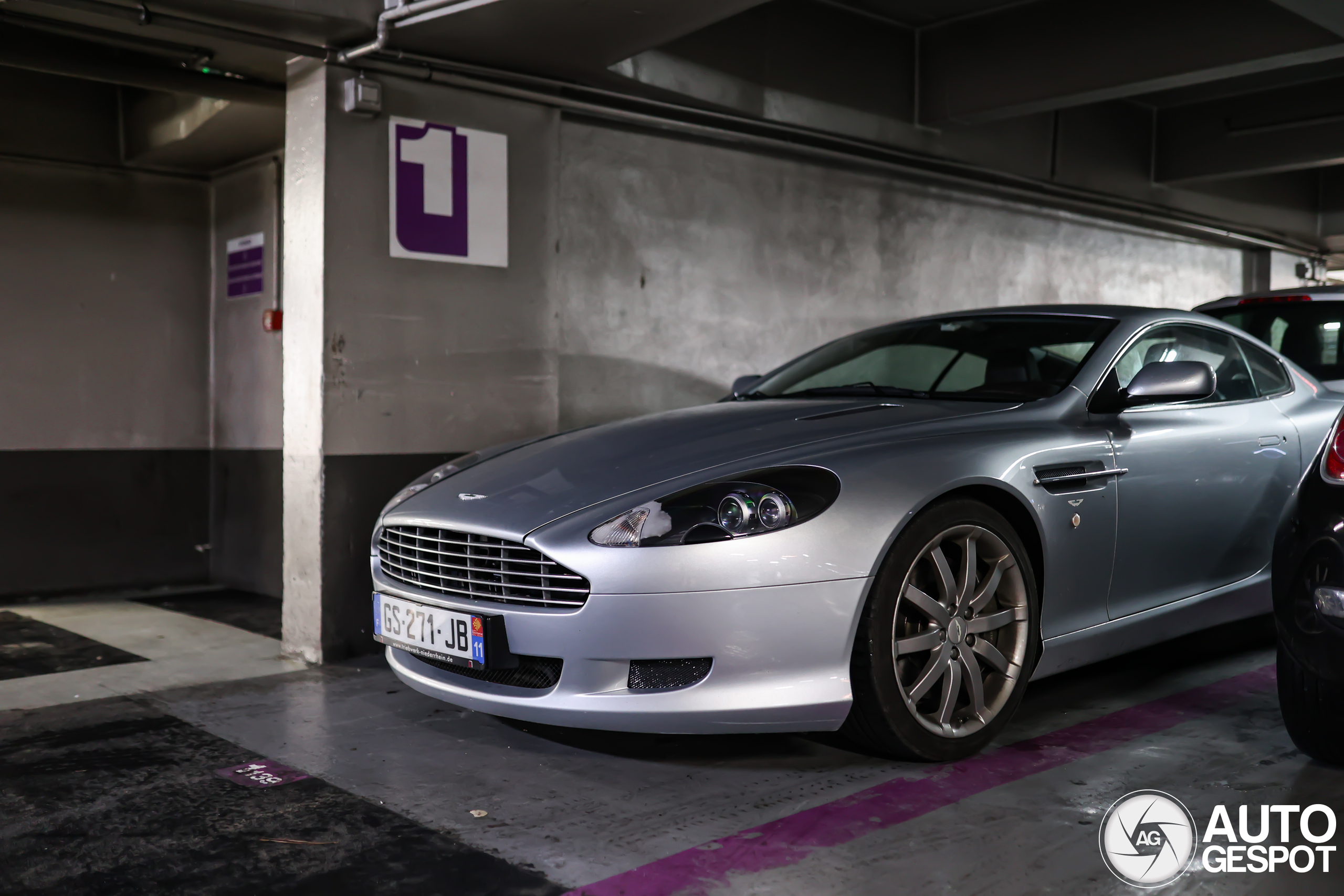 Aston Martin DB9