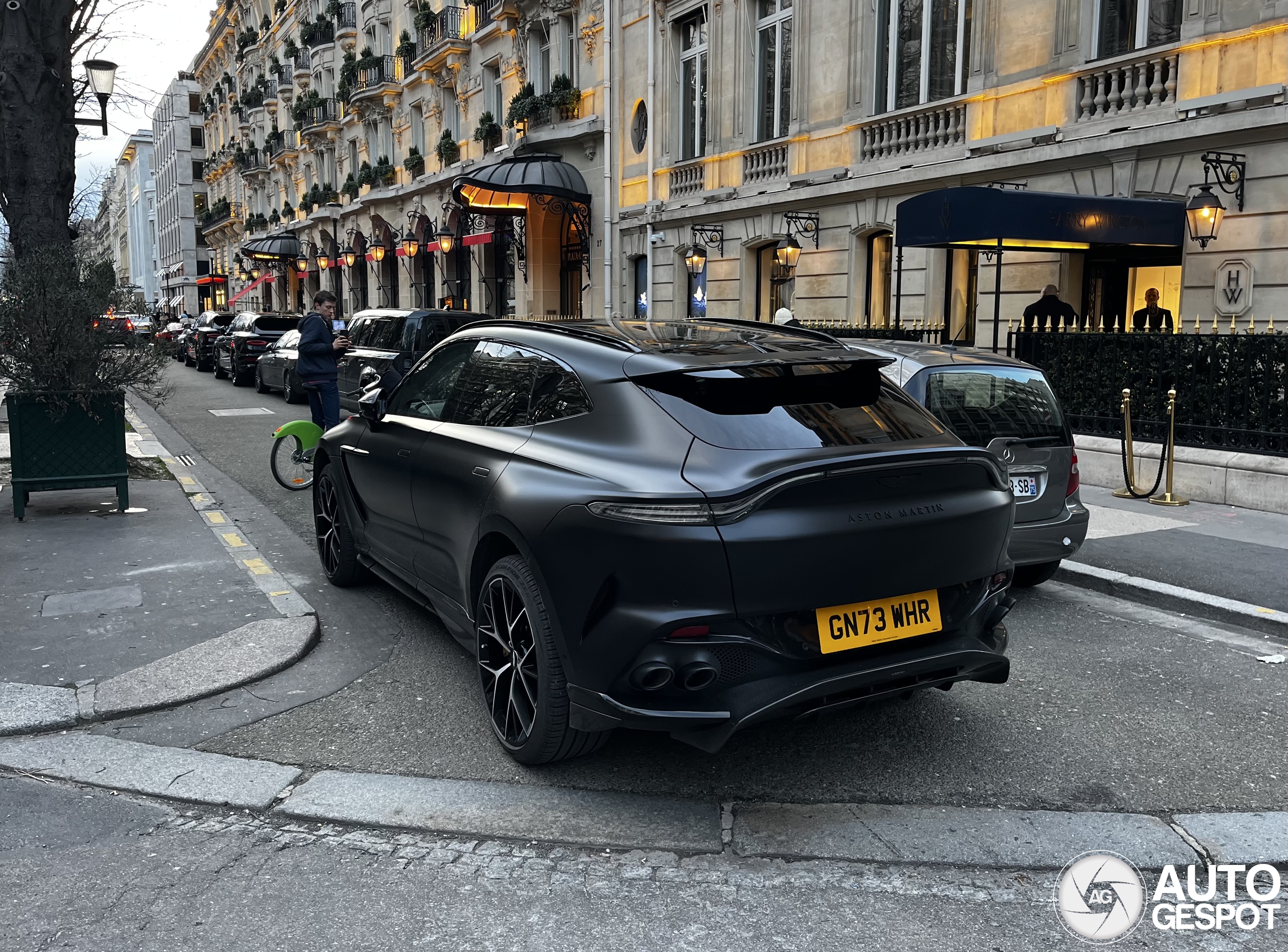 Aston Martin DBX707