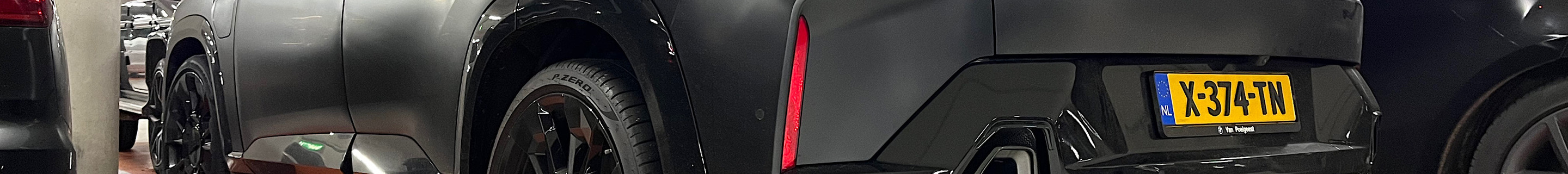 BMW XM G09 Label Red