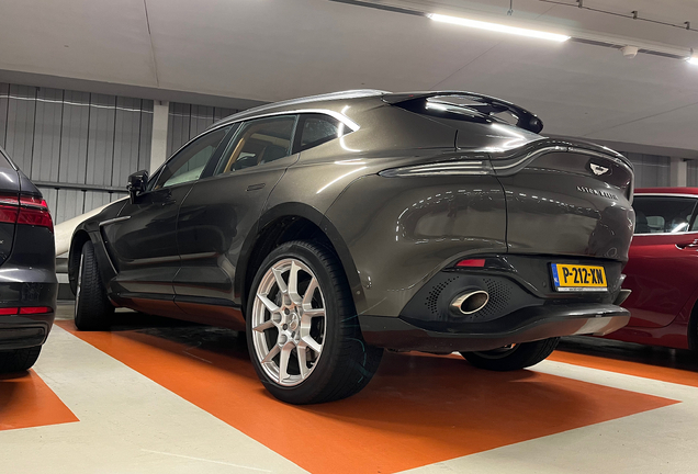 Aston Martin DBX