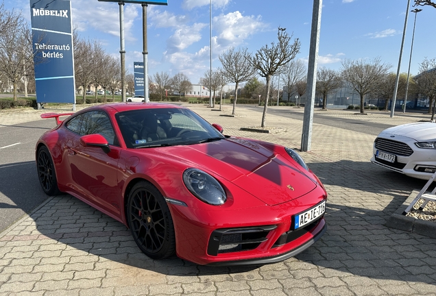 Porsche 992 Carrera 4 GTS