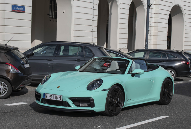 Porsche 992 Carrera 4 GTS Cabriolet