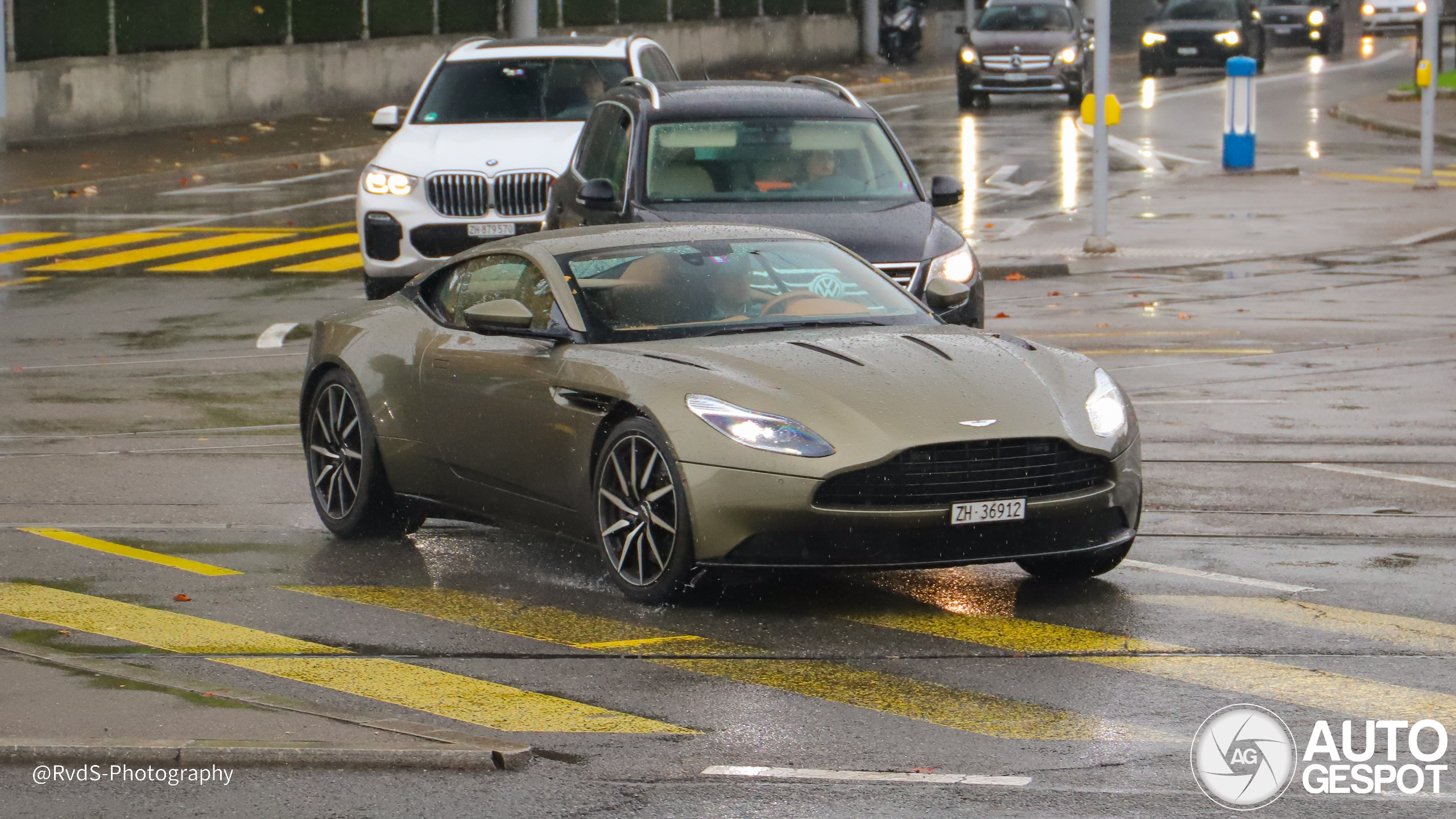 Aston Martin DB11