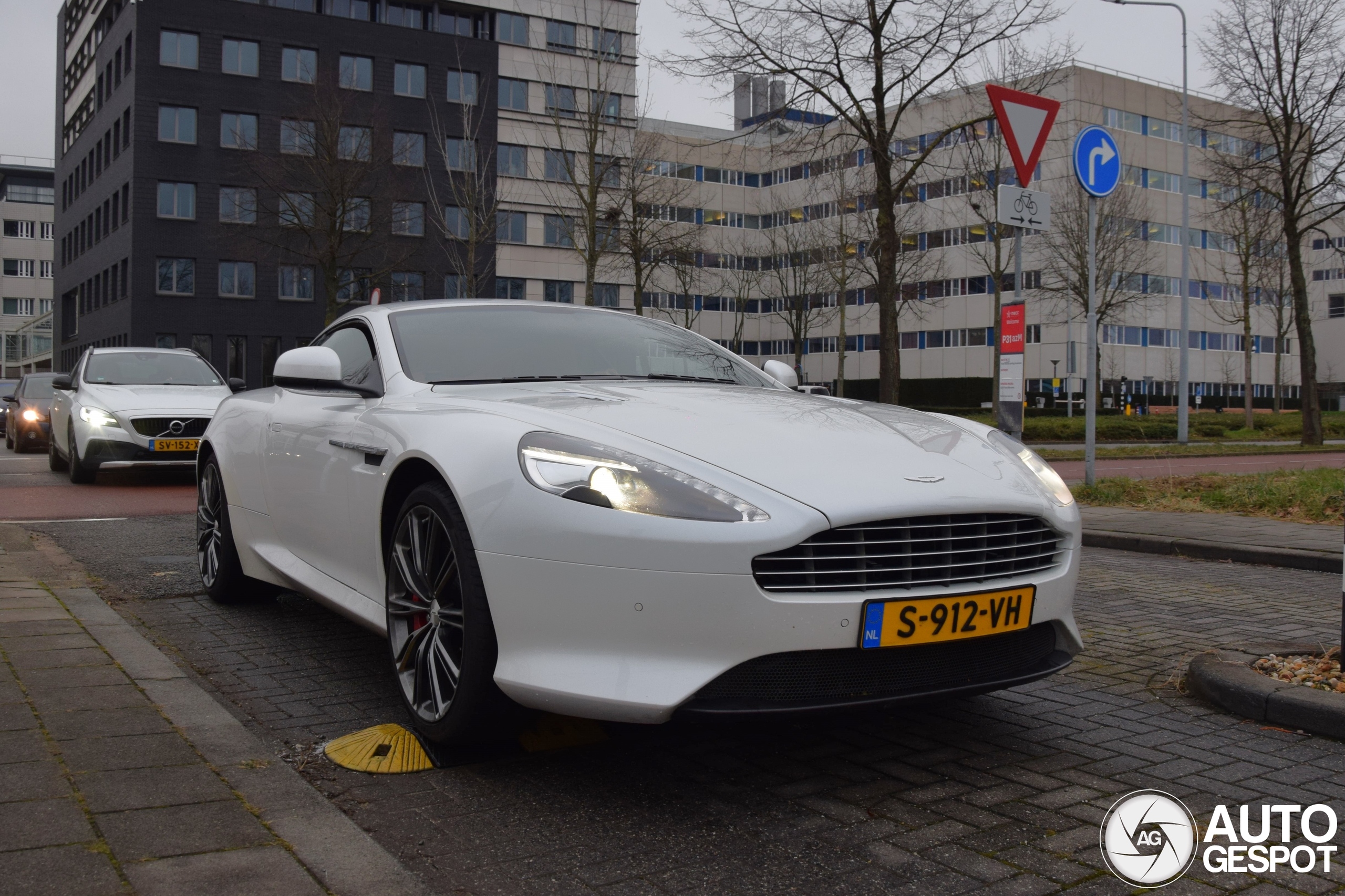 Aston Martin Virage 2011