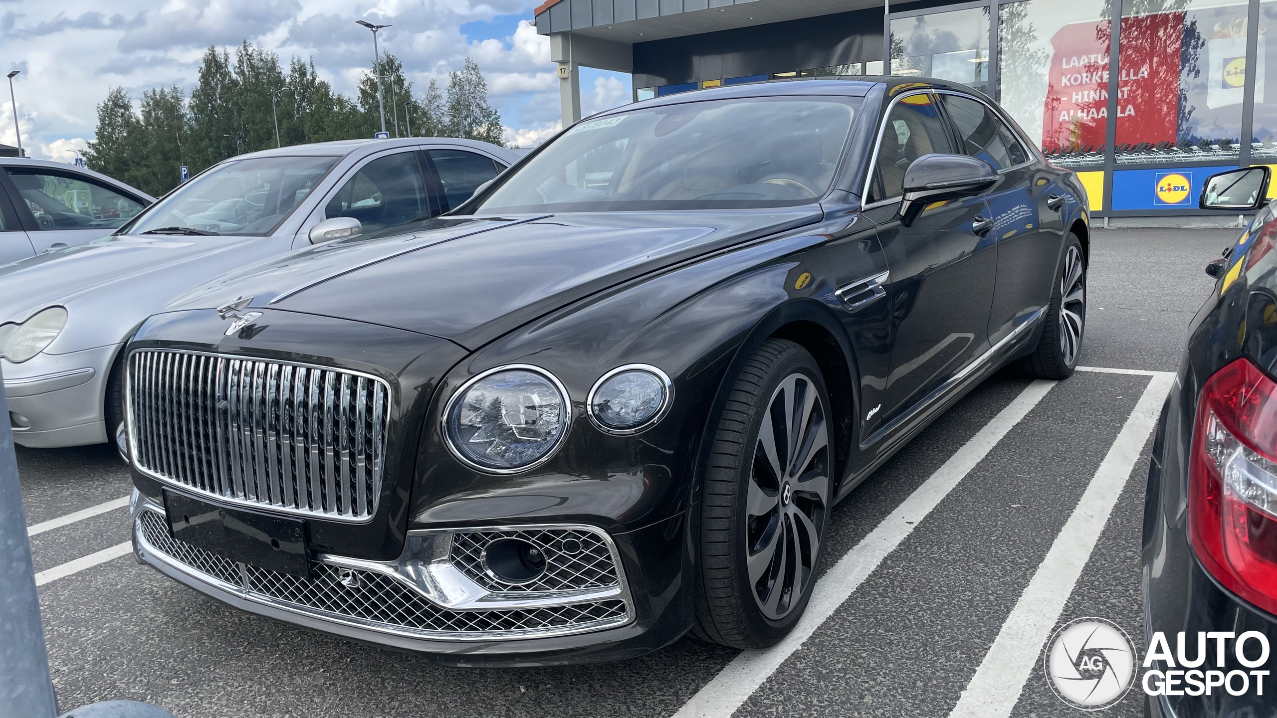 Bentley Flying Spur Hybrid