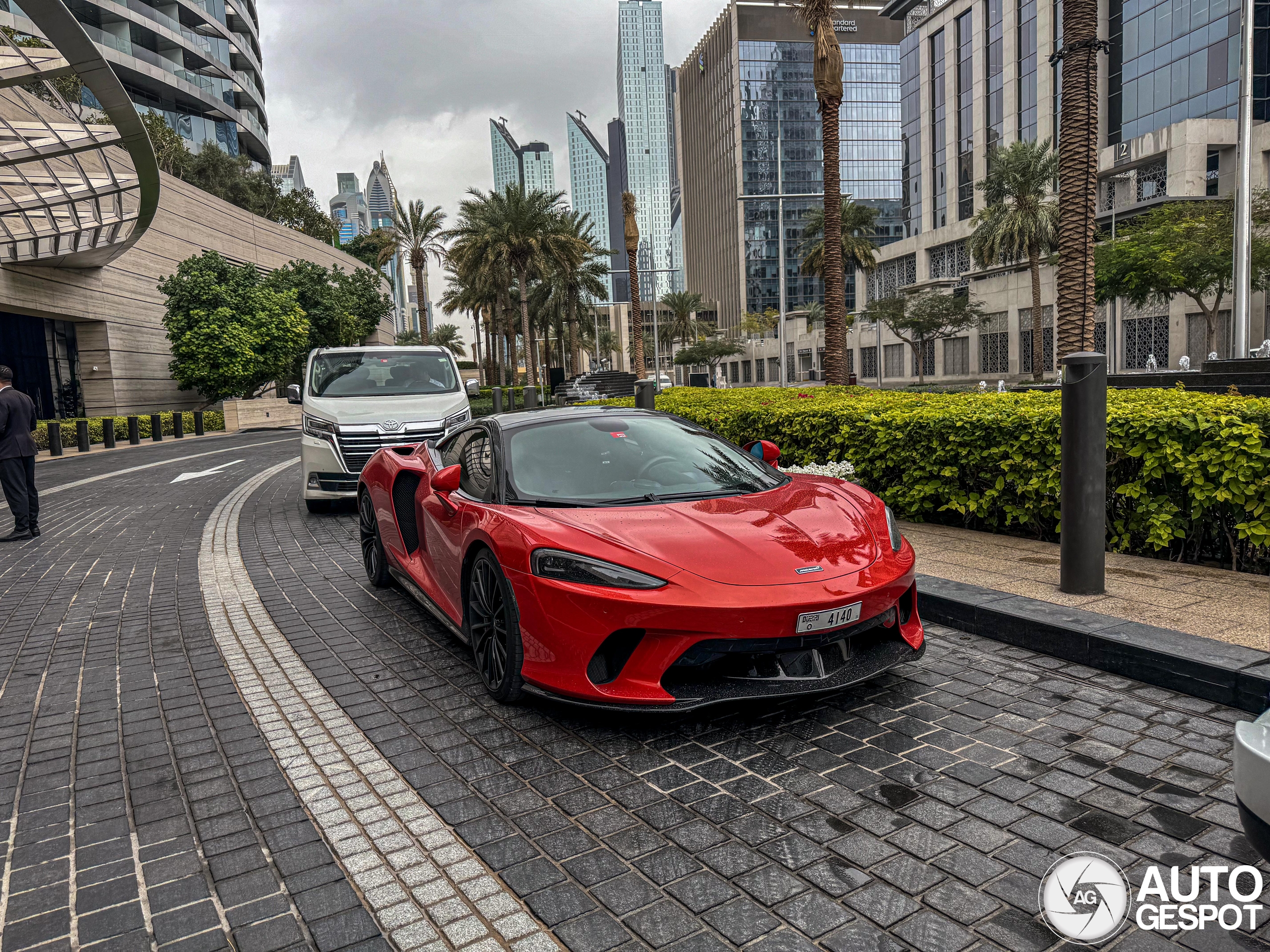 McLaren GT