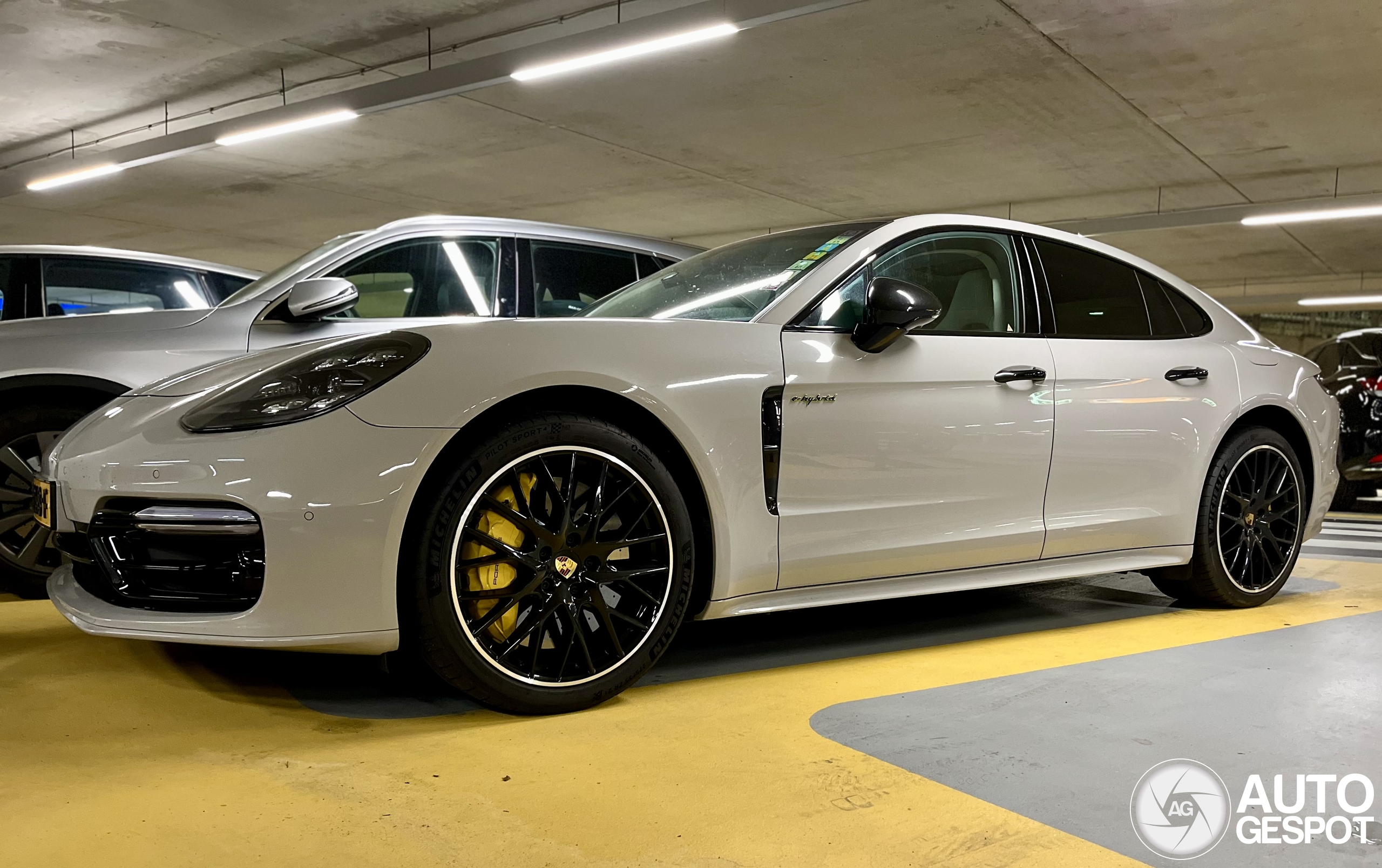 Porsche 971 Panamera Turbo S E-Hybrid