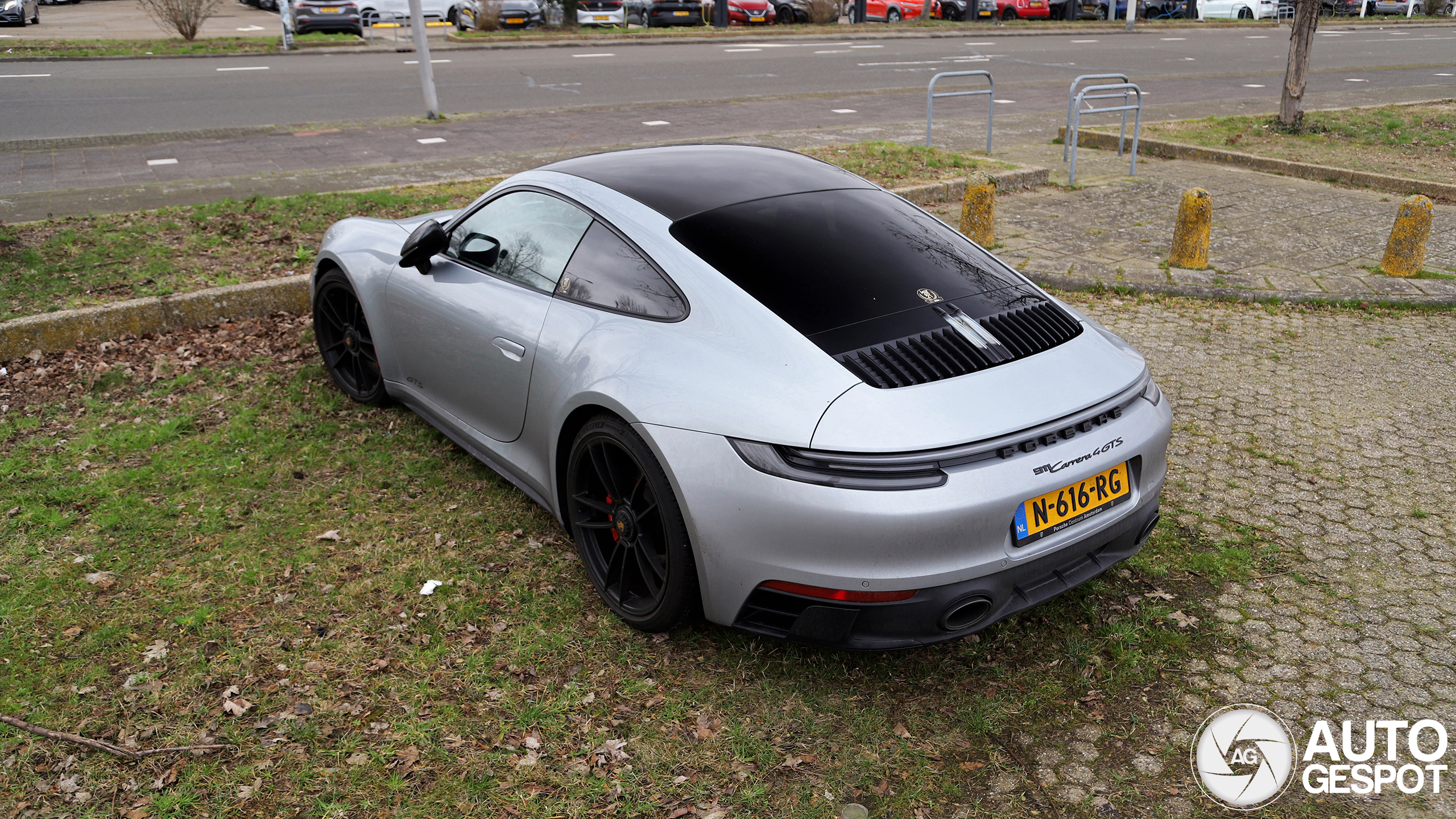 Porsche 992 Carrera 4 GTS