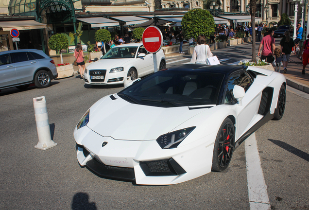 Lamborghini Aventador LP700-4 Roadster