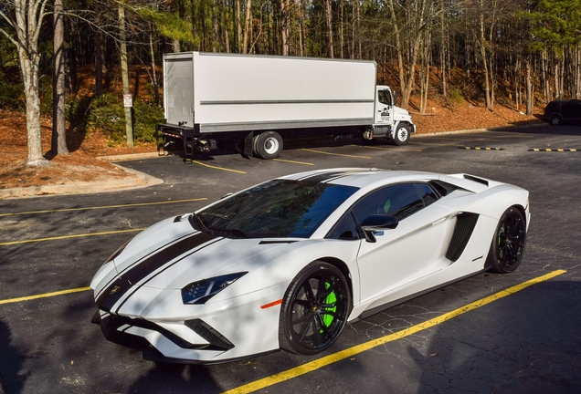 Lamborghini Aventador S LP740-4