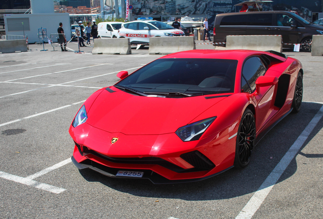 Lamborghini Aventador S LP740-4