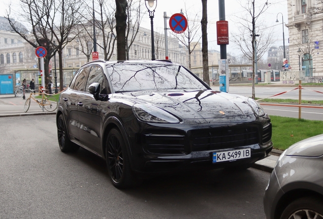 Porsche 9YA Cayenne GTS