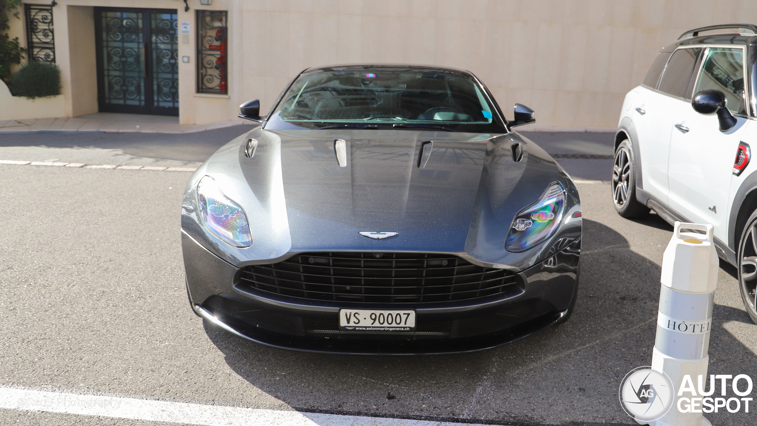 Aston Martin DB11