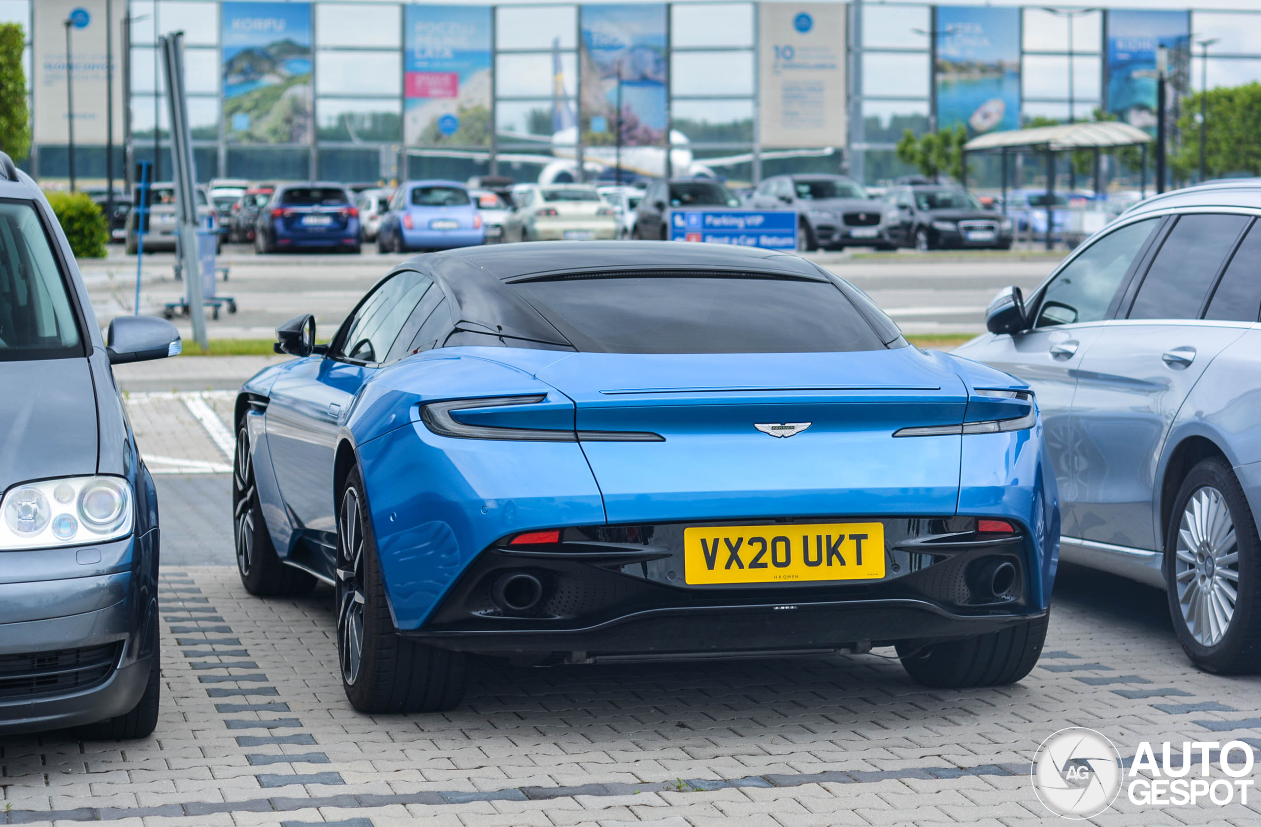 Aston Martin DB11 V8