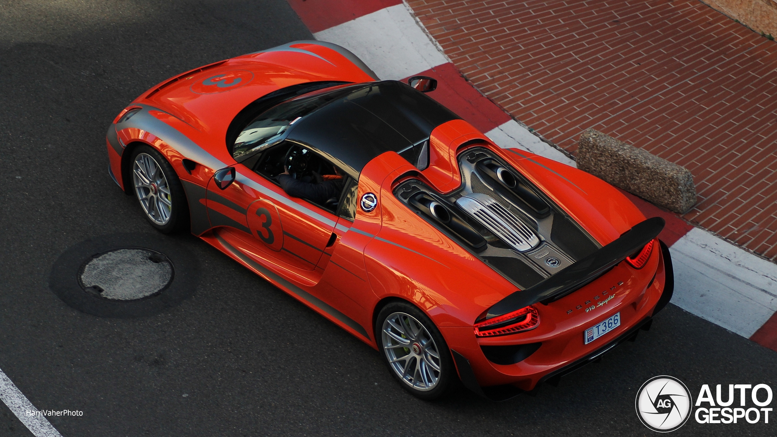 Porsche 918 Spyder Weissach Package