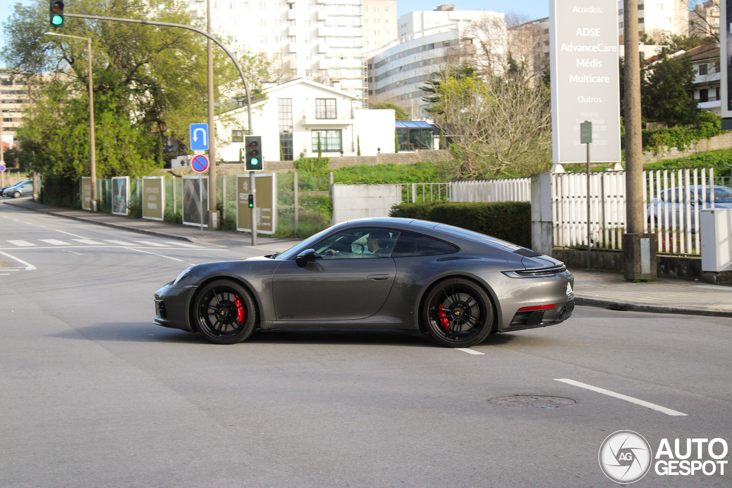 Porsche 992 Carrera 4 GTS