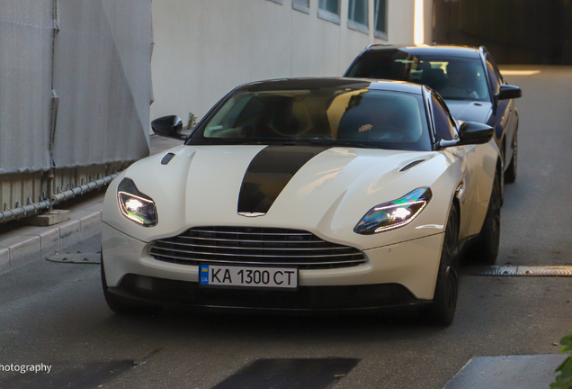 Aston Martin DB11 V8