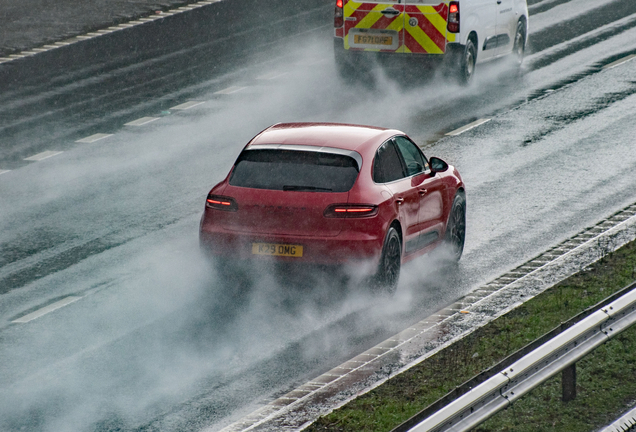 Porsche 95B Macan GTS