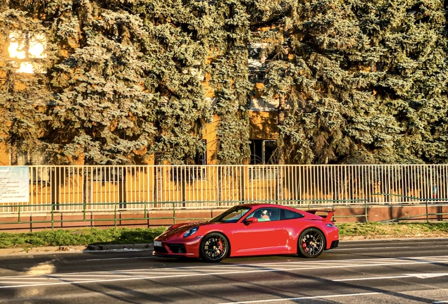 Porsche 992 Carrera 4 GTS