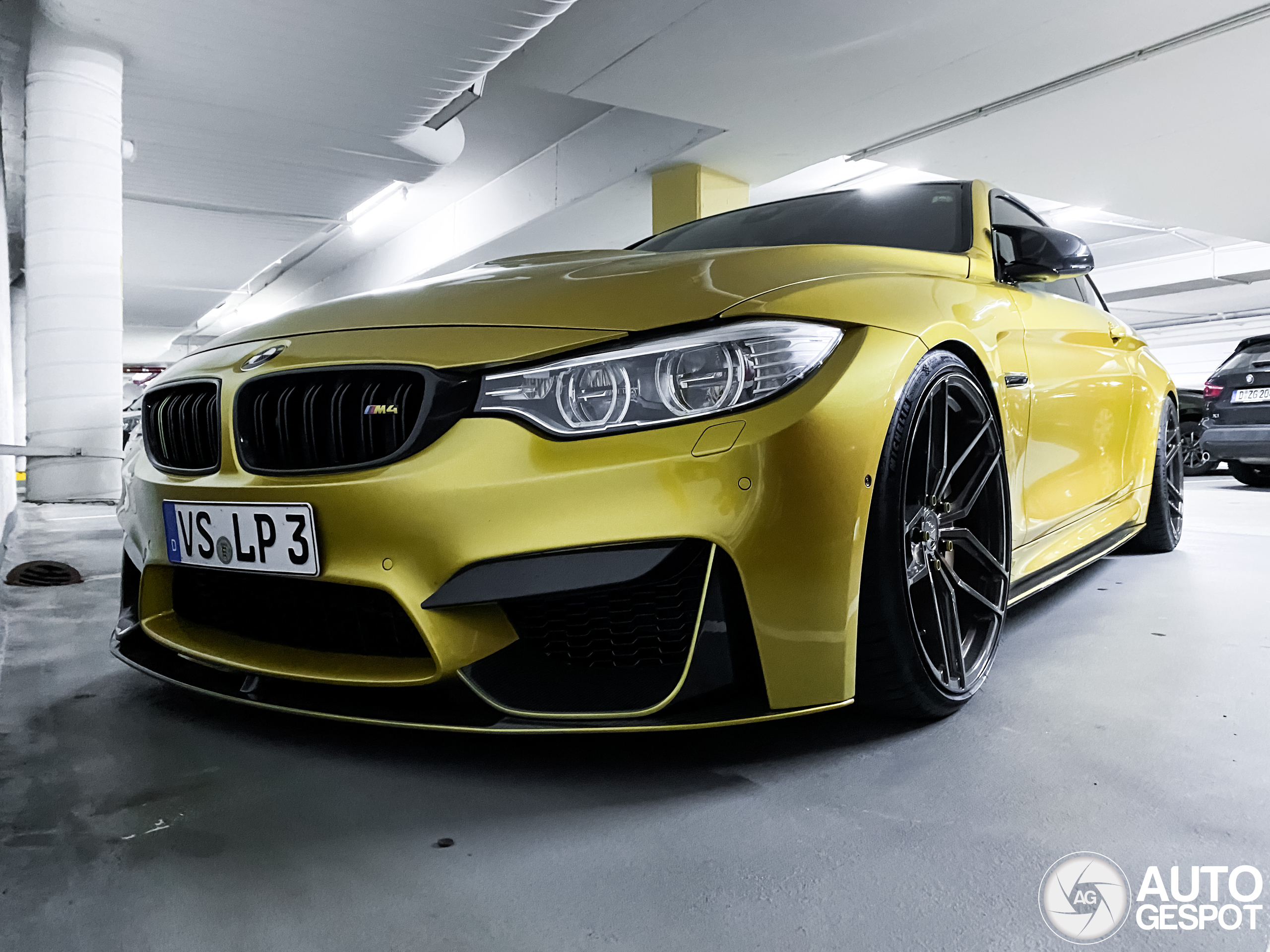 1/43 BMW M4 Coupe イエローメタリック BMW M4 Coupé, austin yellow metallic | Modelsnavigator.com