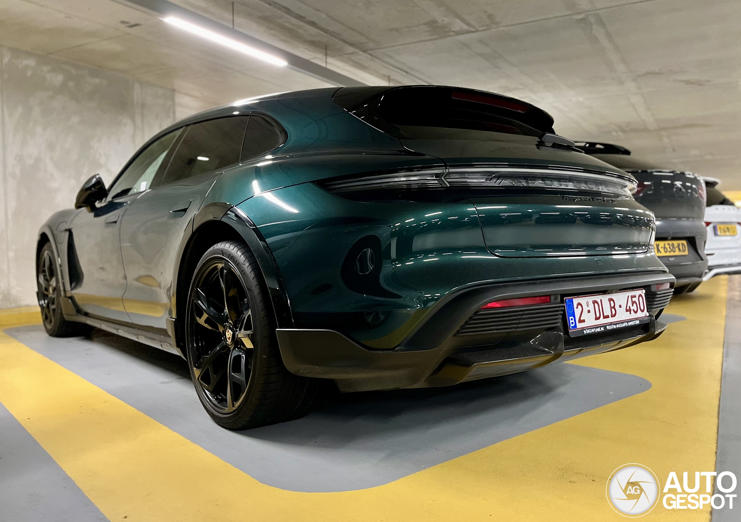 Porsche Taycan Turbo S Cross Turismo