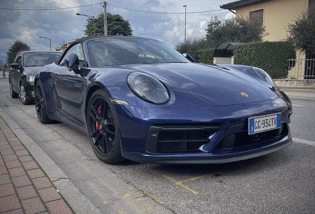 Porsche 992 Carrera 4 GTS Cabriolet