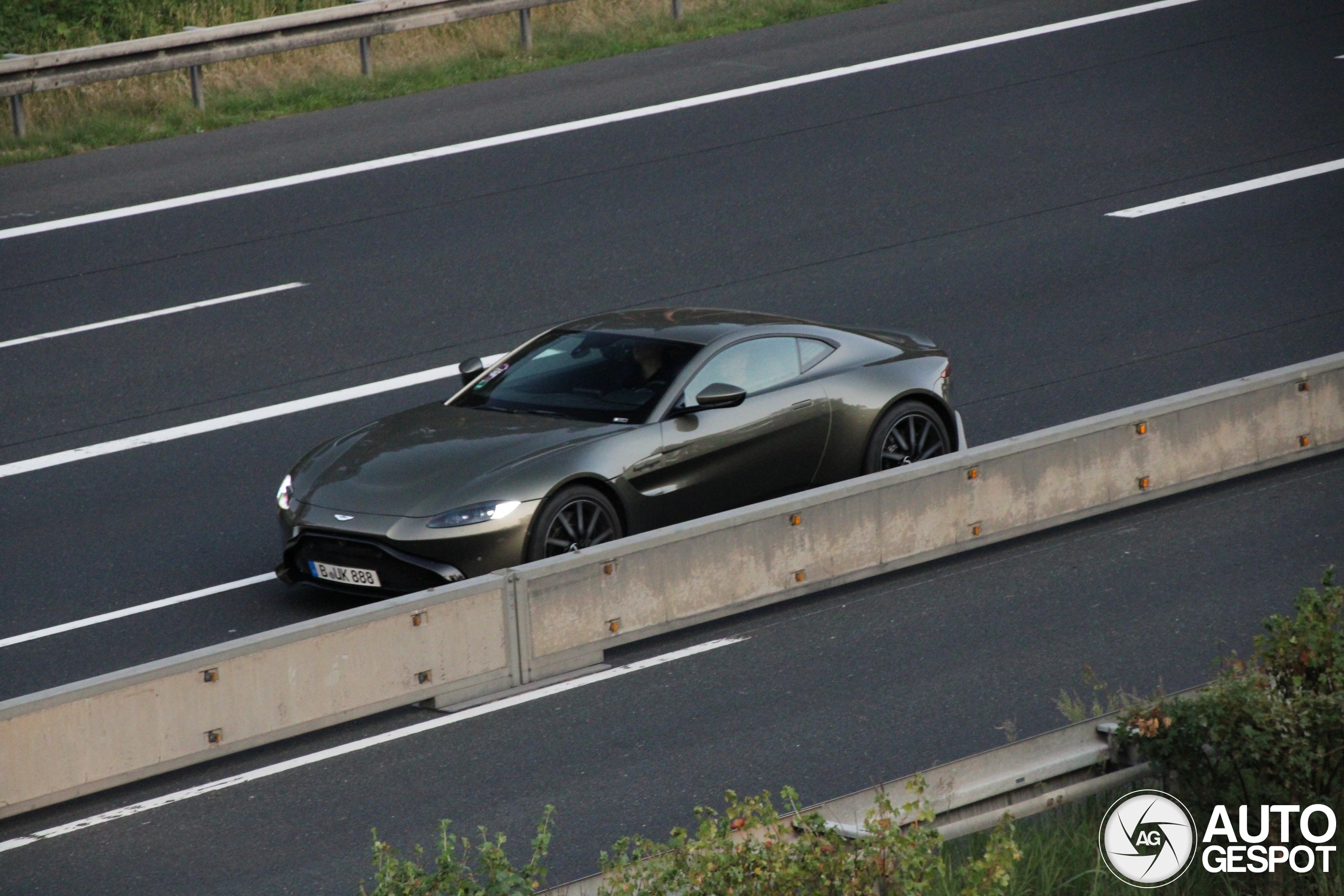 Aston Martin V8 Vantage 2018