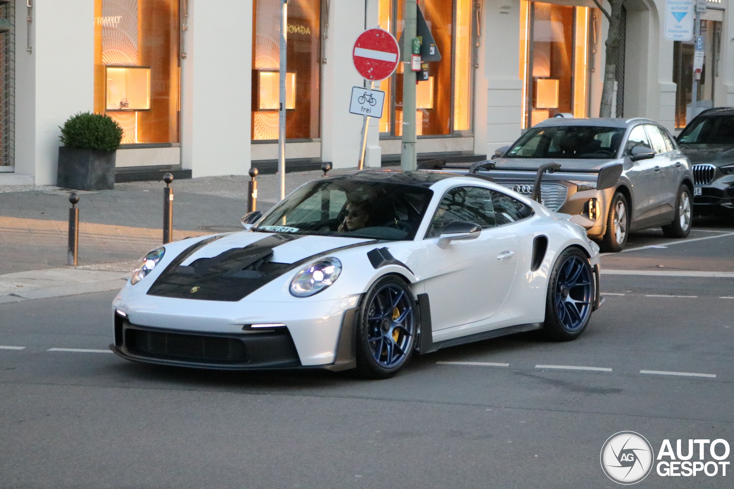 Porsche 992 GT3 RS Weissach Package