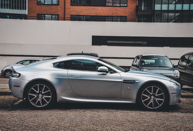 Aston Martin V8 Vantage 2012