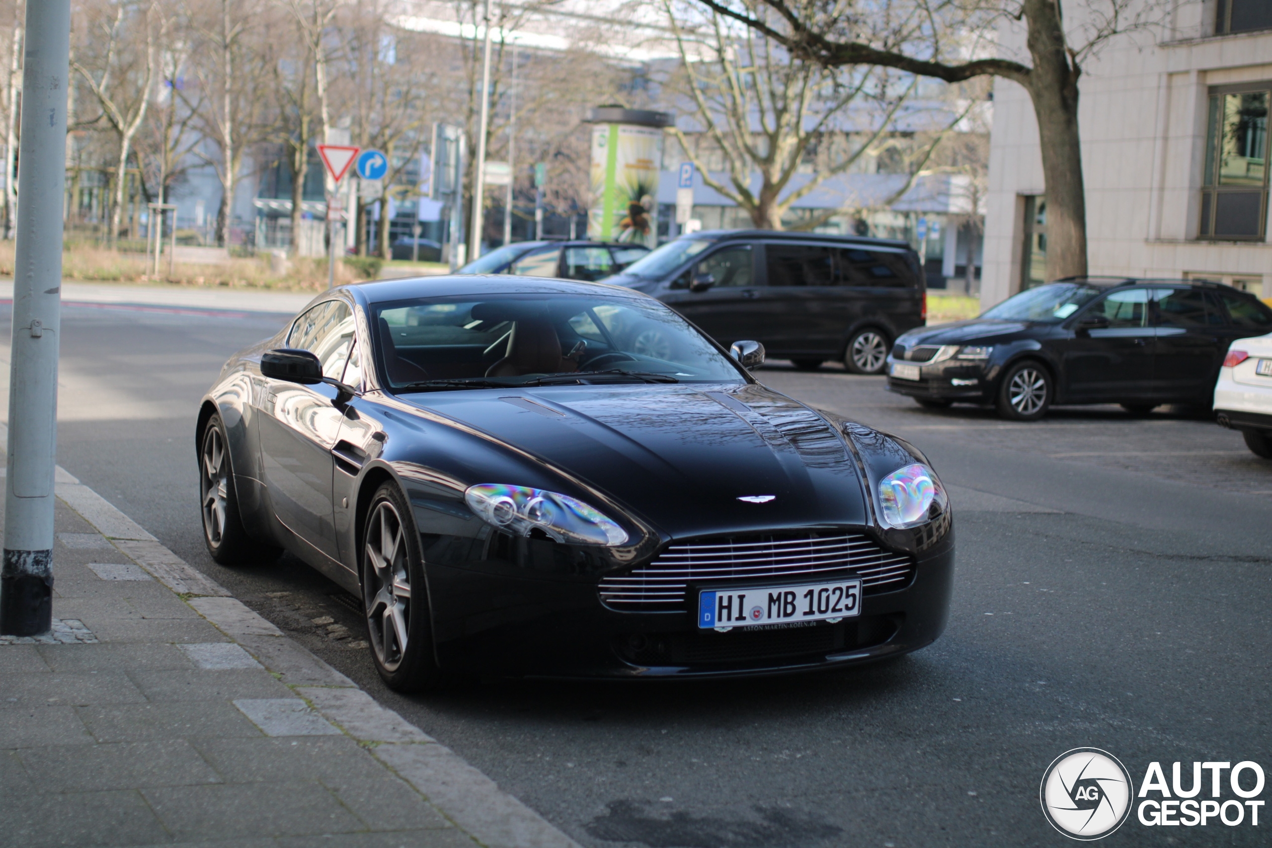 Aston Martin V8 Vantage 2012