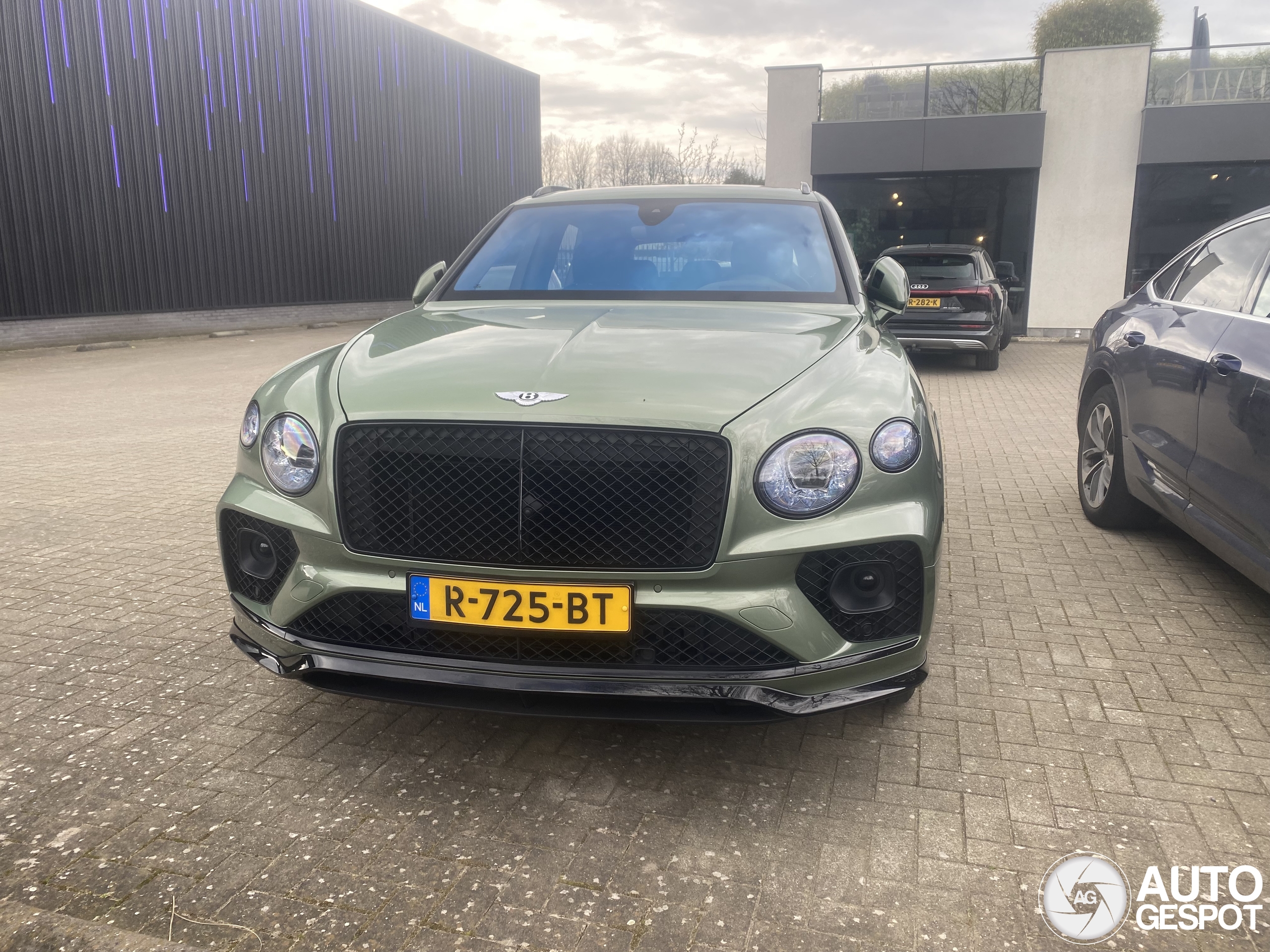 Bentley Bentayga Hybrid 2021