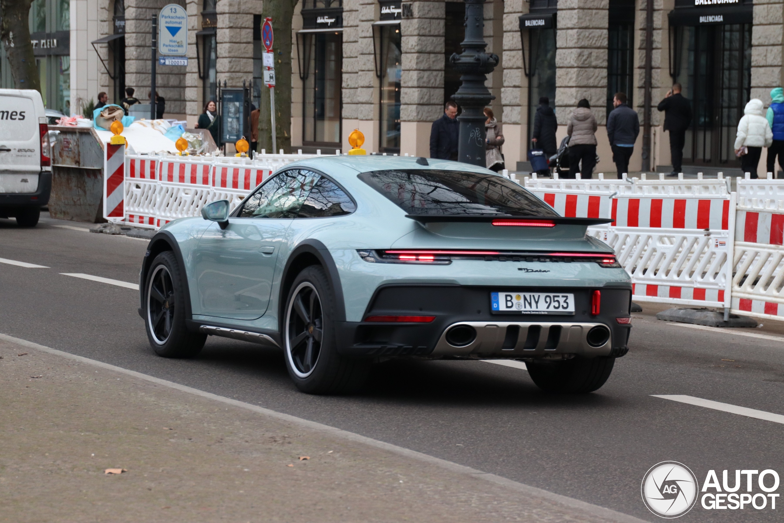 Porsche 992 Dakar