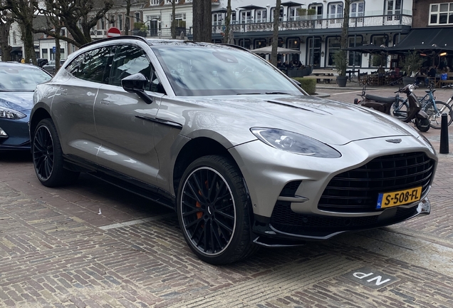 Aston Martin DBX707